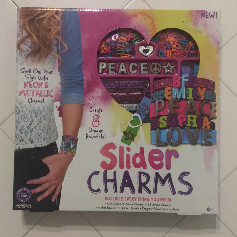 Charm bracelet maker